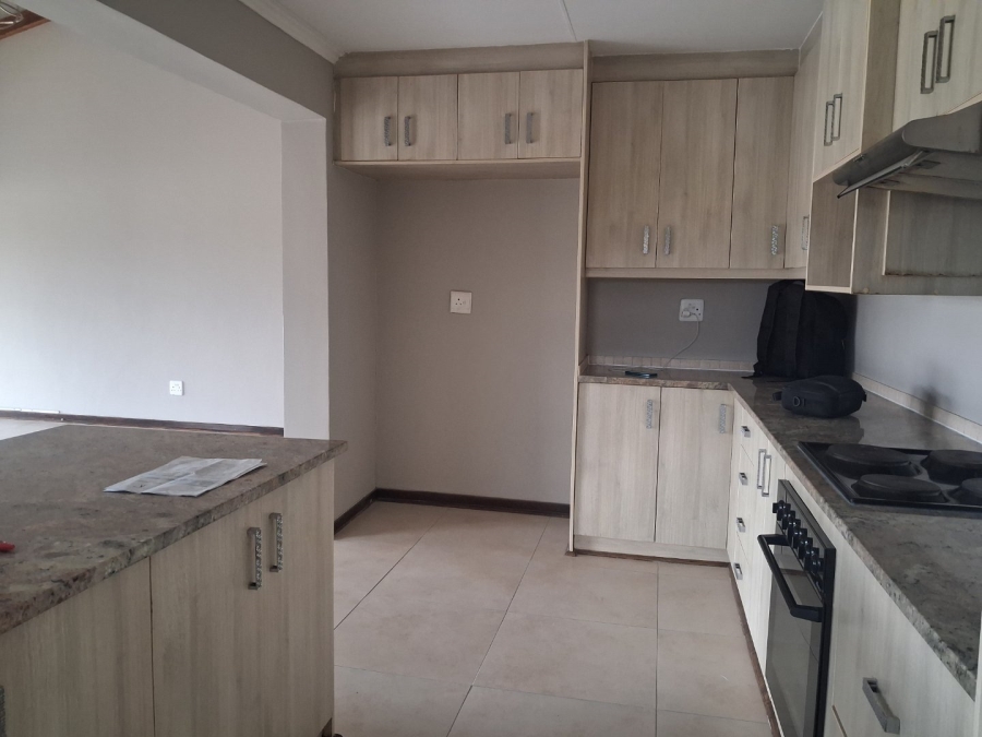 To Let 3 Bedroom Property for Rent in Hillside Free State